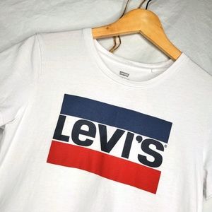 🤑 2/$30 🤑 Levi's White Graphic T-shirt